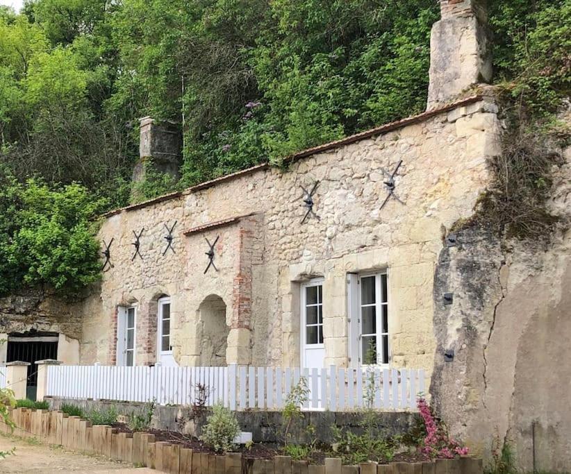 Nuit Insolite Dans Une Troglodyte ! Villa Nazelles-Negron Esterno foto